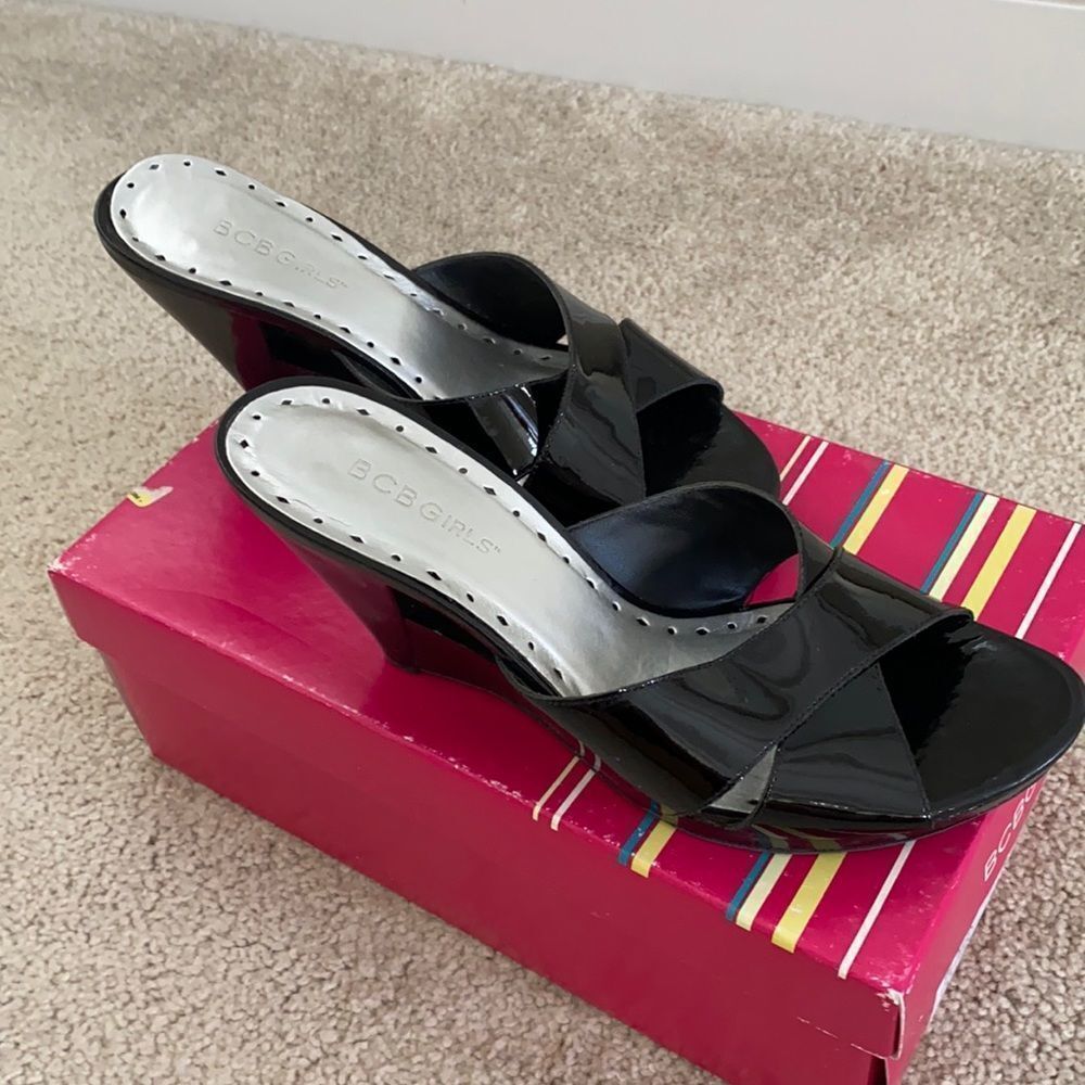 BCBG patent leather heels open block sz 8 M